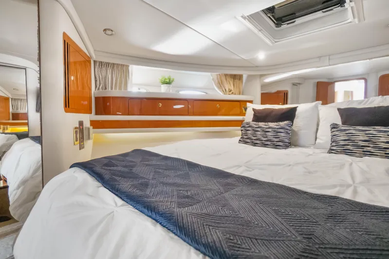 Our Trade Yacht Photos Pics Luxurious cabin interior of 2001 Sea Ray 480 Sedan Bridge yacht.