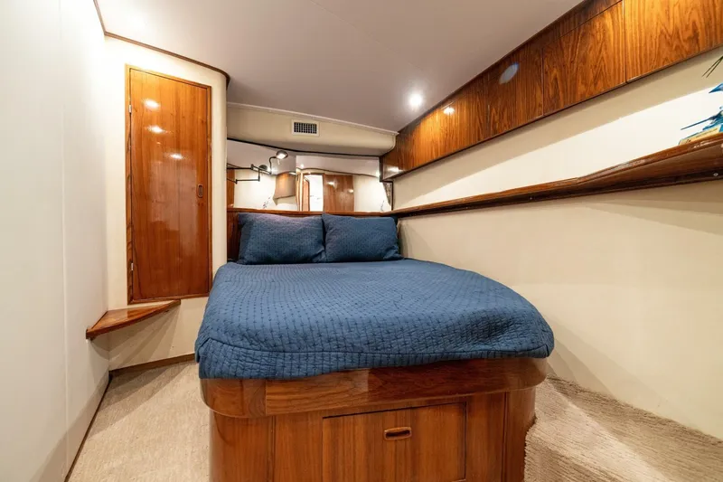 Annie Girl Yacht Photos Pics Luxurious cabin interior of 1997 Custom Carolina 49 Ricky Gillikan yacht.