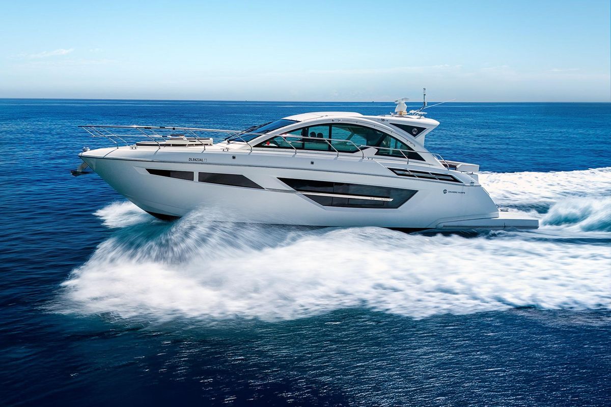 2018 Cruisers Yachts 49 