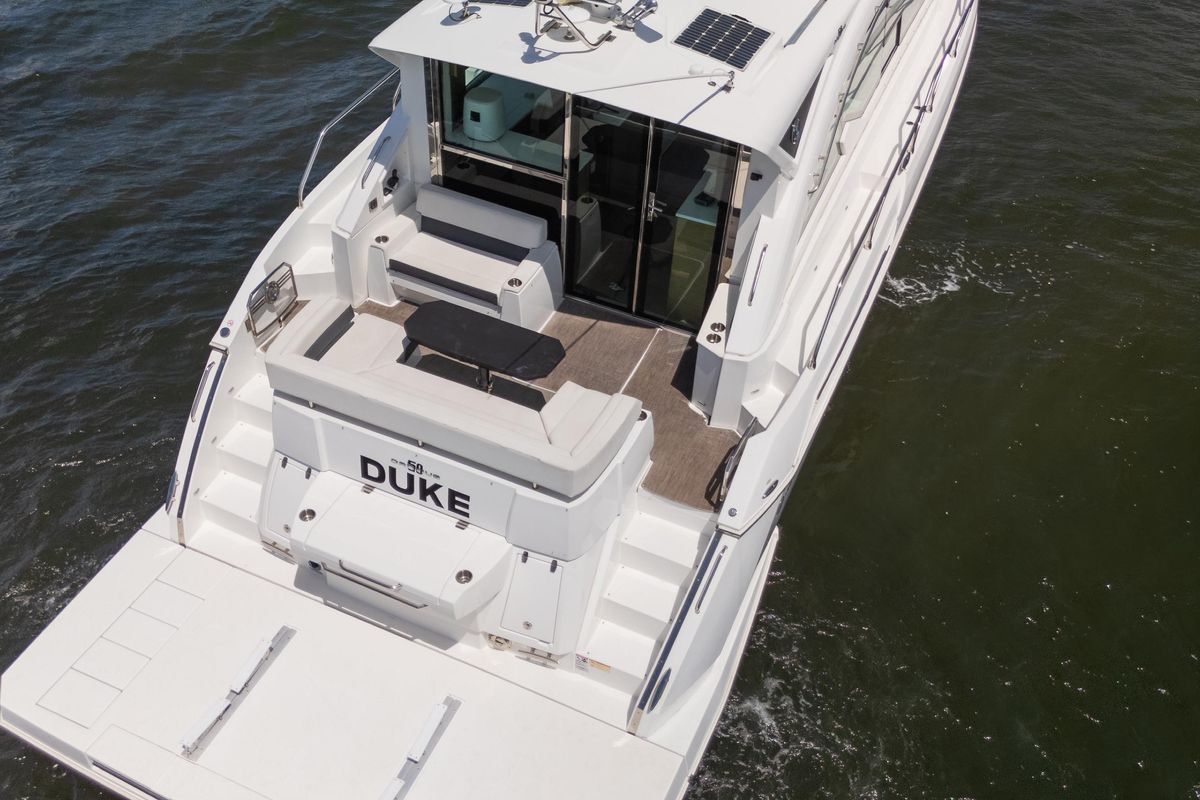 2018 Cruisers Yachts 49 