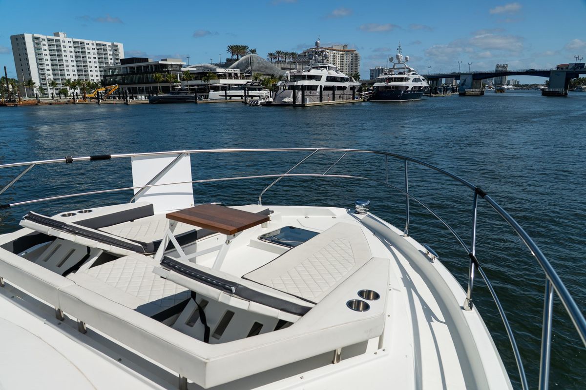 2018 Cruisers Yachts 49 
