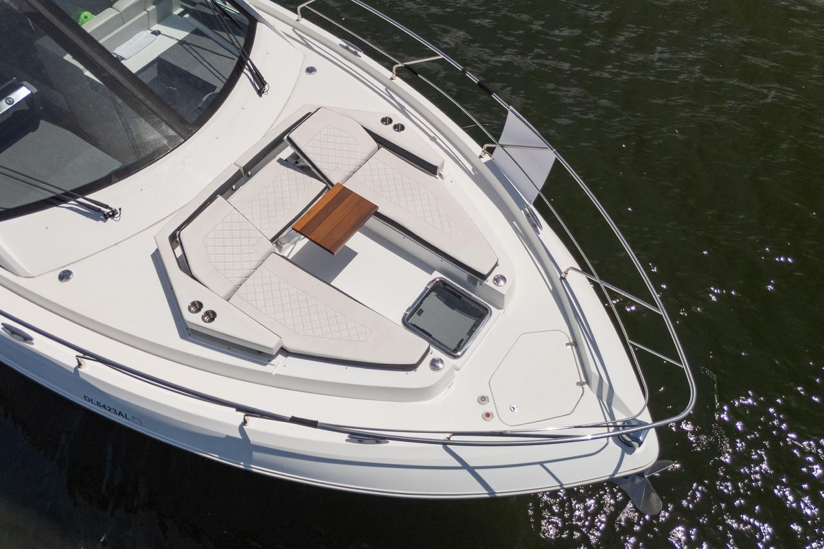 2018 Cruisers Yachts 49 