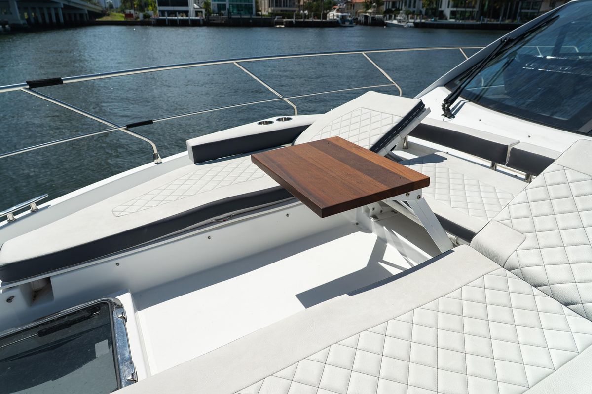 2018 Cruisers Yachts 49 
