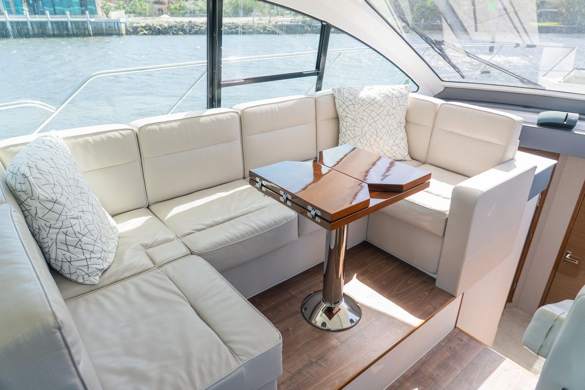 2018 Cruisers Yachts 49 