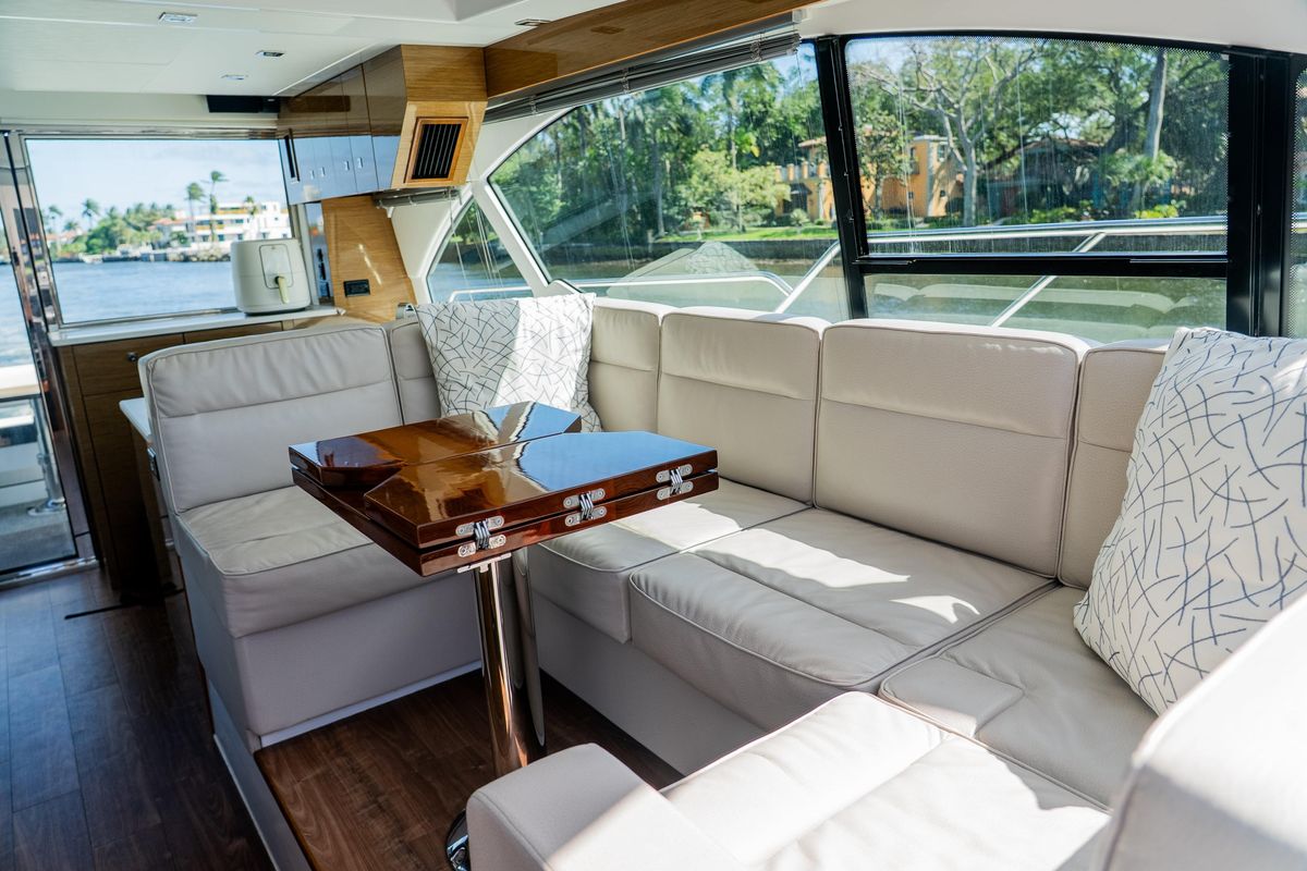 2018 Cruisers Yachts 49 