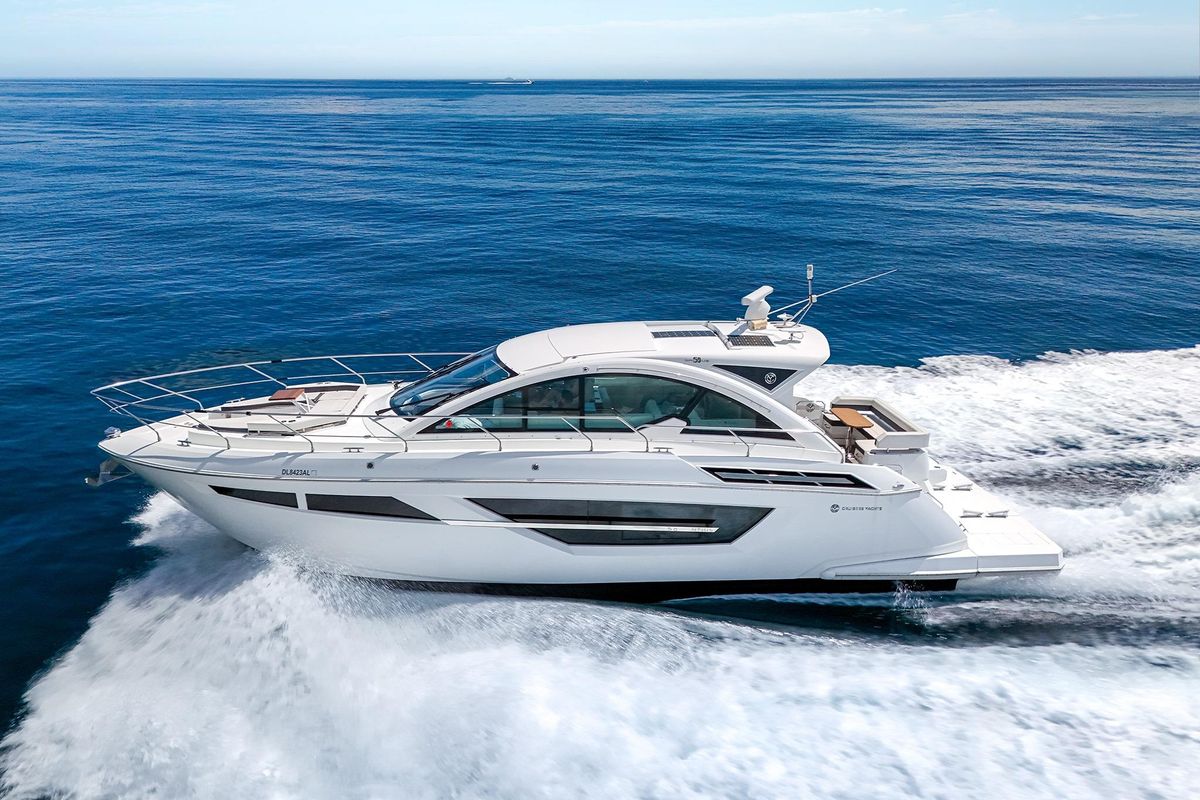 2018 Cruisers Yachts 49 