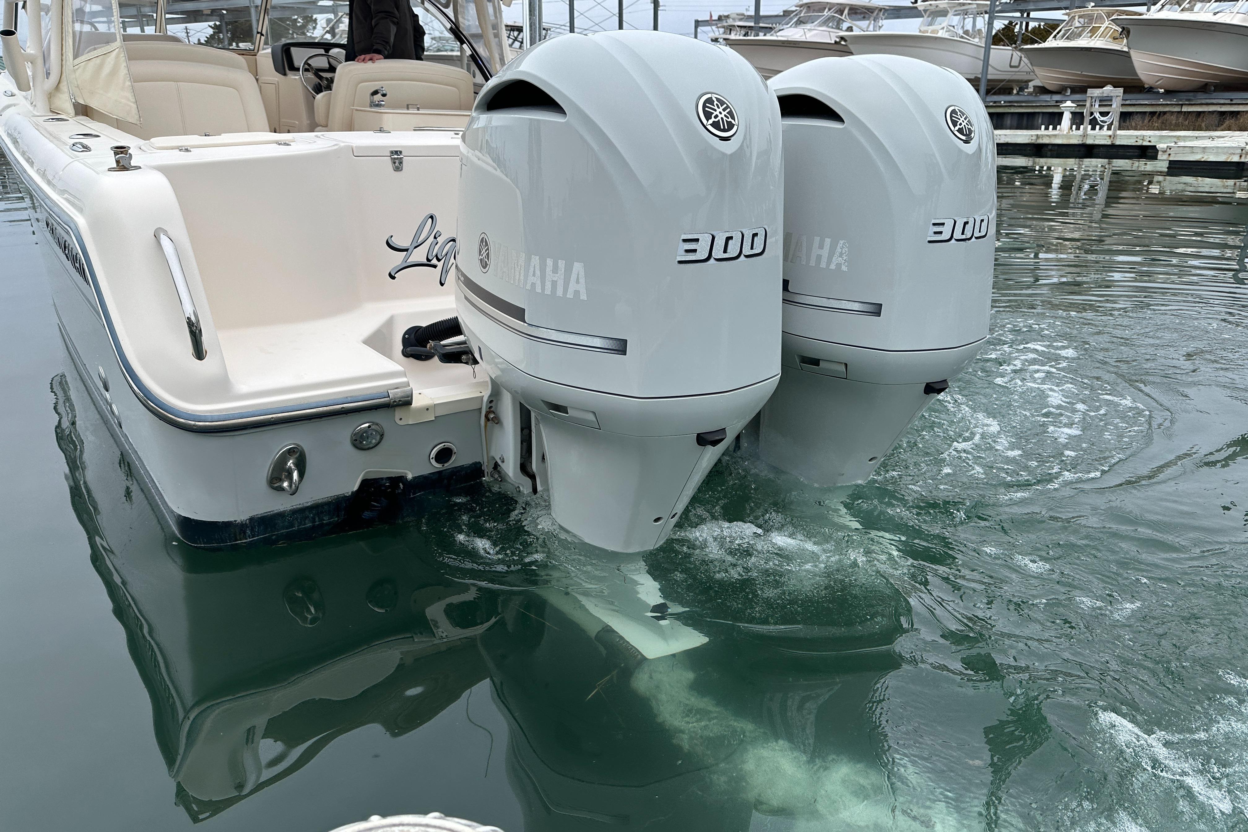 ホワイトビーチ Grady-White | Freedom 285 Dual Console