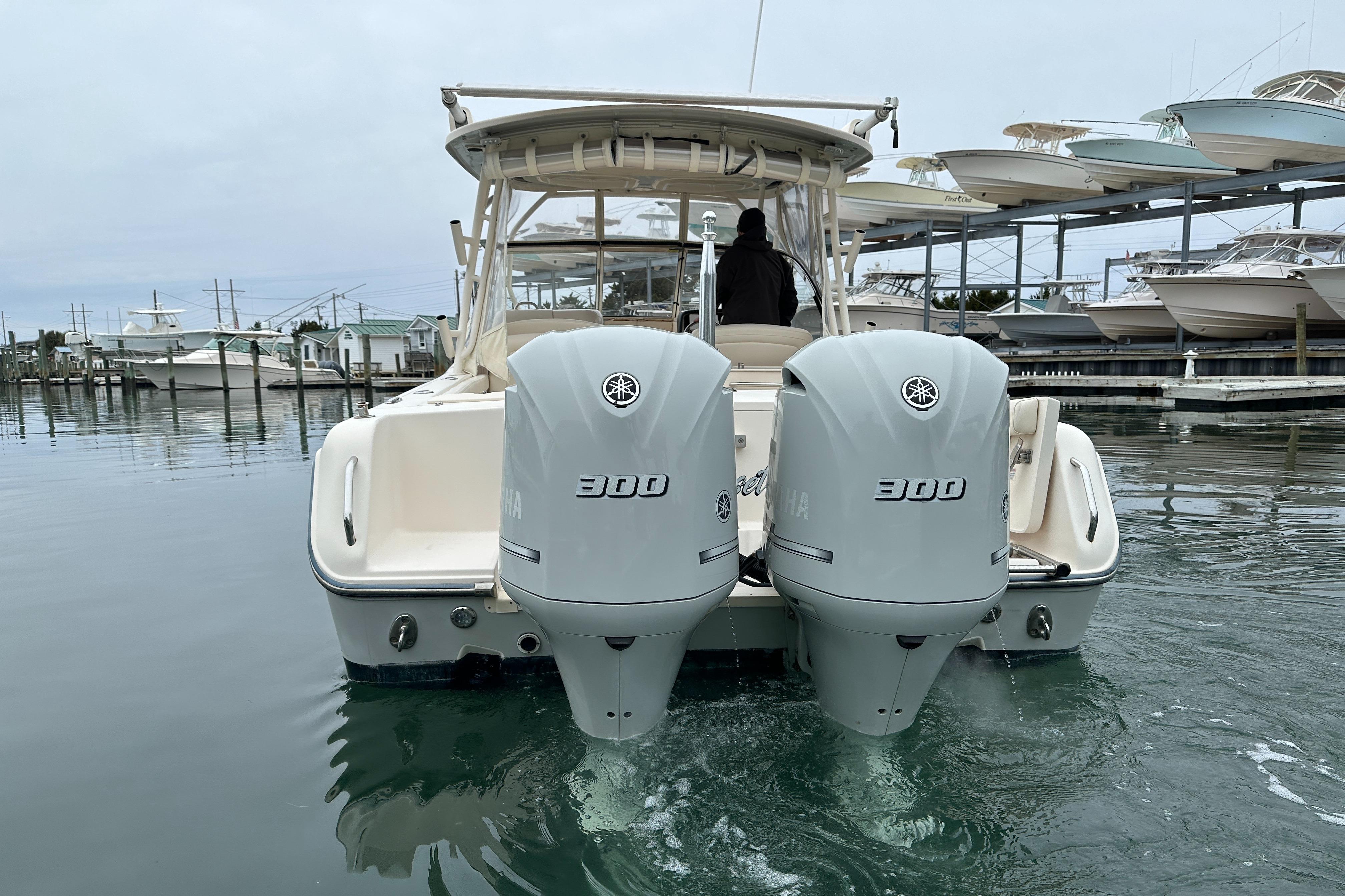 ホワイトビーチ Grady-White | Freedom 285 Dual Console