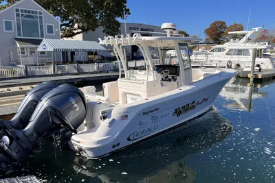 Robalo R302 Center Console