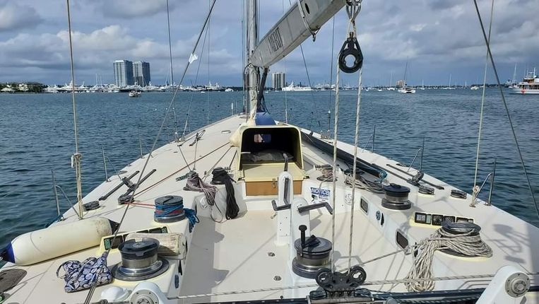 1988-80-custom-maxi-decision-ship-yard