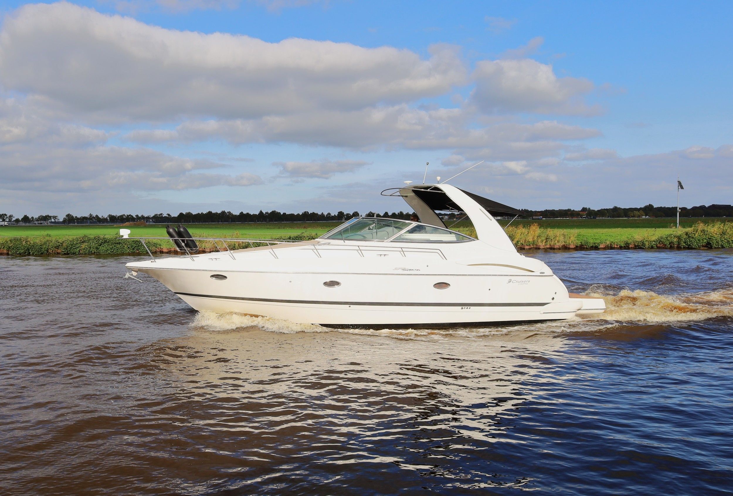 2008 Cruiser Yachts 370 Express