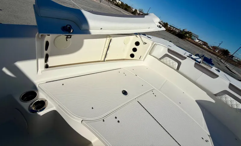 Reelaxing Yacht Photos Pics 2017 World Cat 295 CC boat interior with open storage compartment and cup holders.