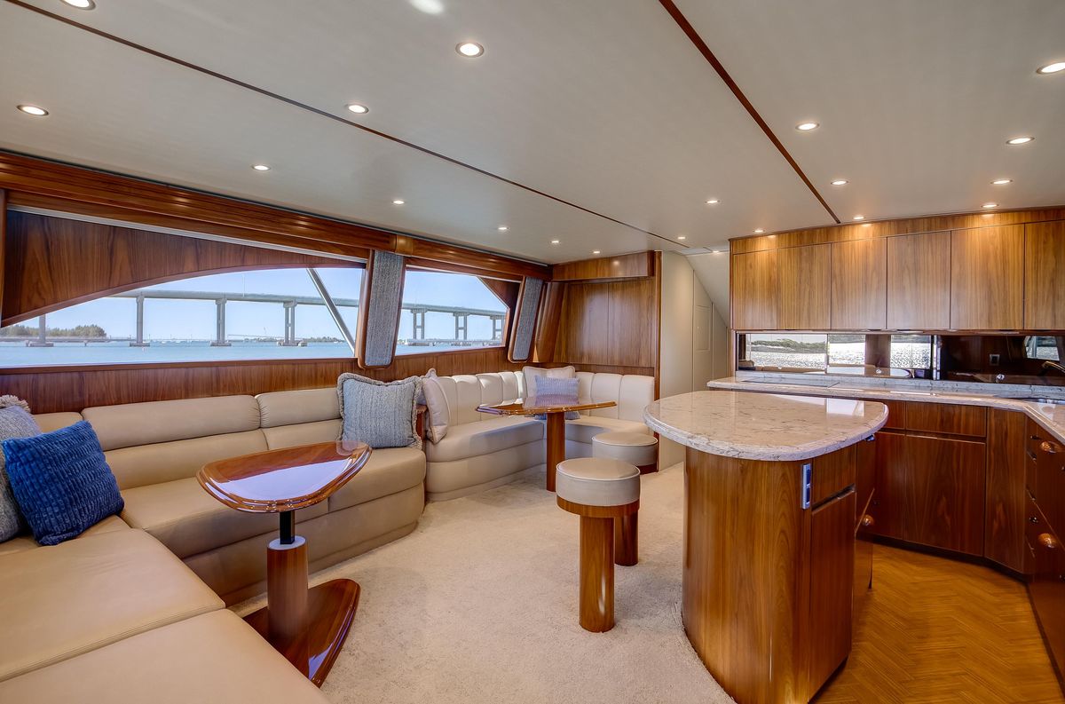 2019 Viking 62 