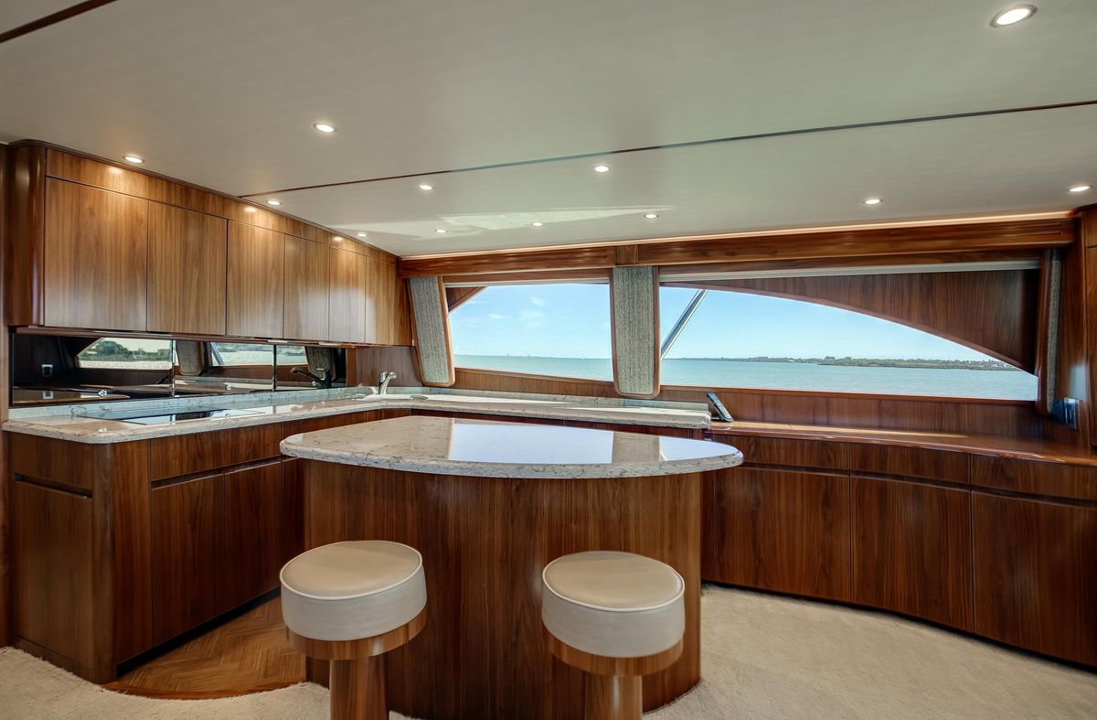 2019 Viking 62 