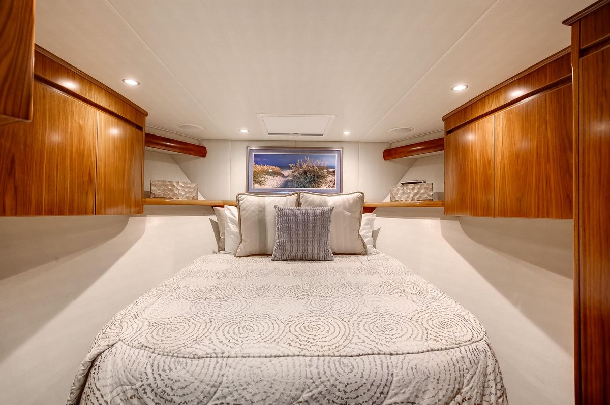 2019 Viking 62 