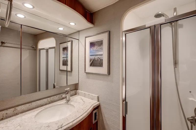 On The Edge III Yacht Photos Pics Viking 62 On the Edge III - Master Head