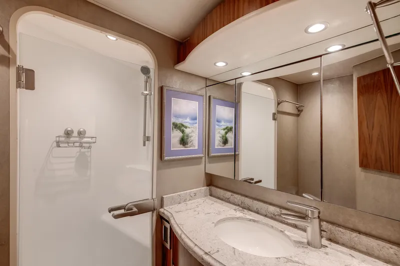 On The Edge III Yacht Photos Pics Viking 62 On the Edge III - Guest Head