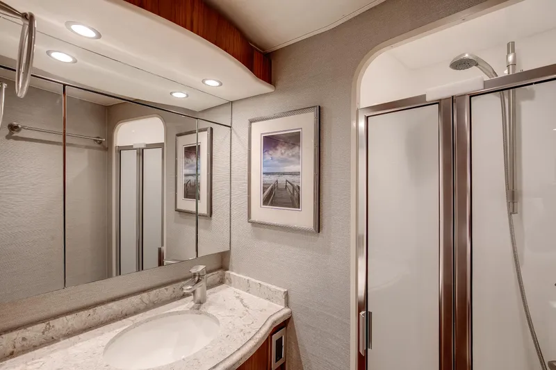 On The Edge III Yacht Photos Pics Viking 62 On the Edge III - Guest Head