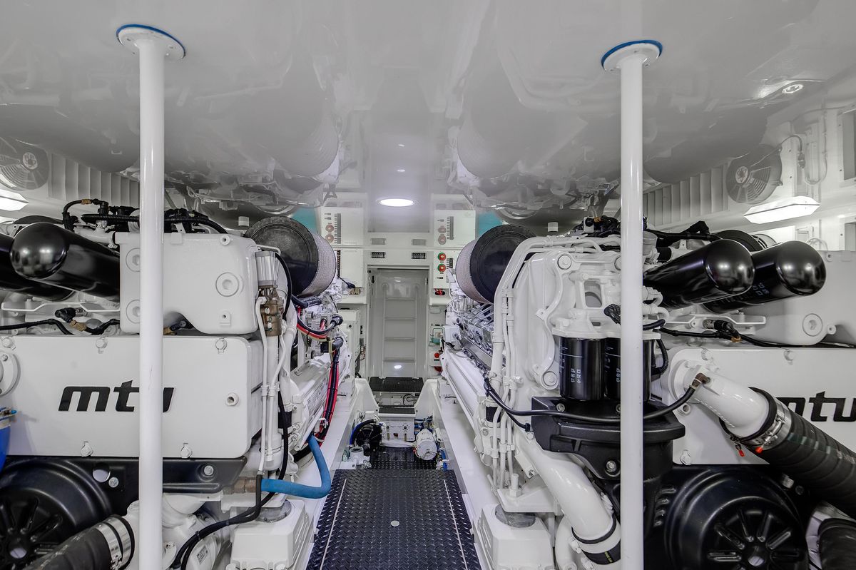 2019 Viking 62 