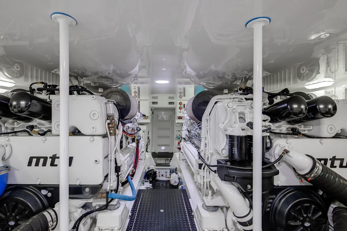 2019 Viking 62 