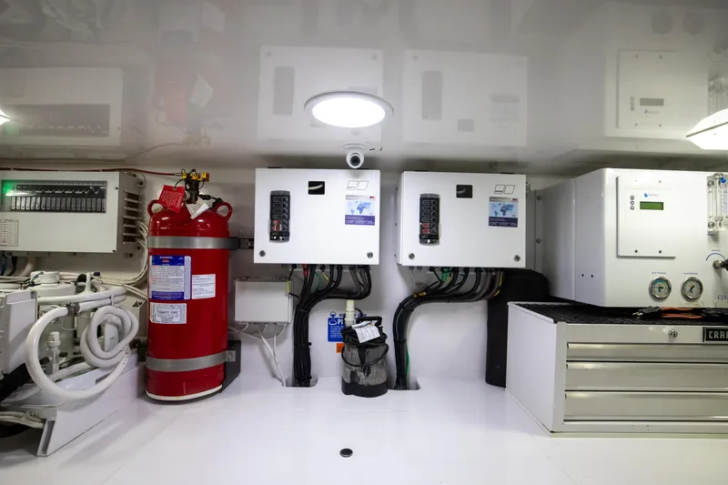 On The Edge III Yacht Photos Pics Viking 62 On the Edge III - Engine Room