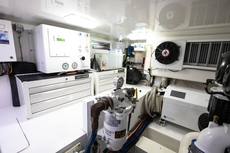 On The Edge III Yacht Photos Pics Viking 62 On the Edge III - Engine Room