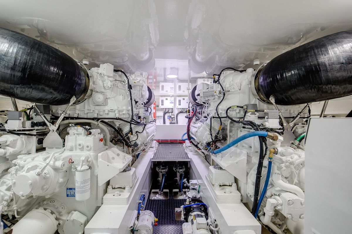 2019 Viking 62 