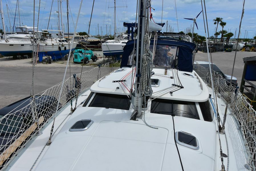 2002 Jeanneau Deck Salon