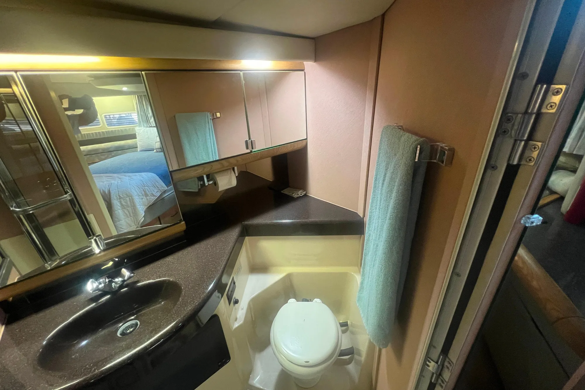 1989 Bayliner 4285 Avanti yacht bathroom with sink, mirror, and toilet.