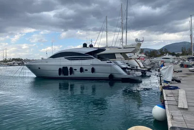 Pershing 64 2010