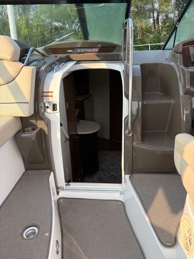 Jac & Wood Yacht Photos Pics 2017 Cruisers Yachts 380 Express interior entrance with seating and steps.