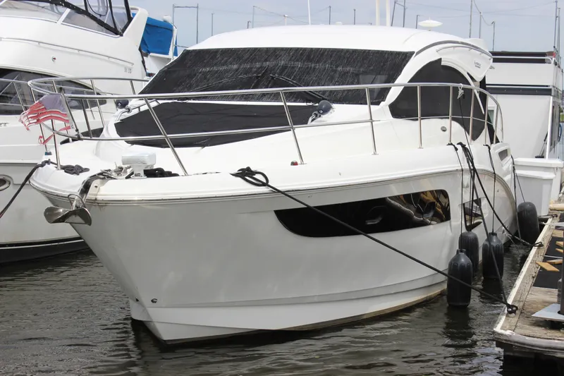  Yacht Photos Pics 2017 Sea Ray Sundancer 400 yacht docked at marina, front view.