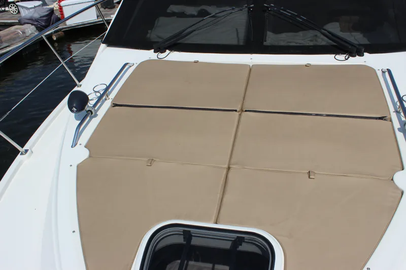  Yacht Photos Pics 2017 Sea Ray Sundancer 400 yacht with beige sun pads on deck.
