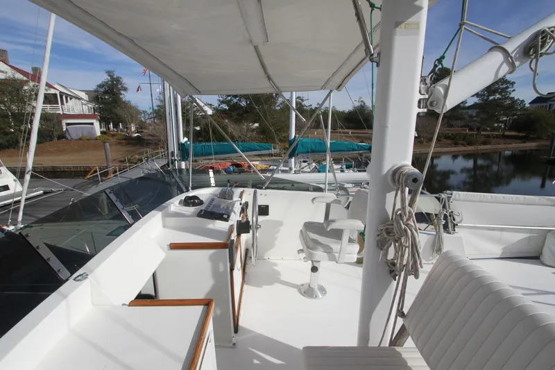 Adria Yacht Photos Pics Flybridge of 2000 Willard Marine 40 Flybridge Sedan Trawler, featuring helm and seating area.