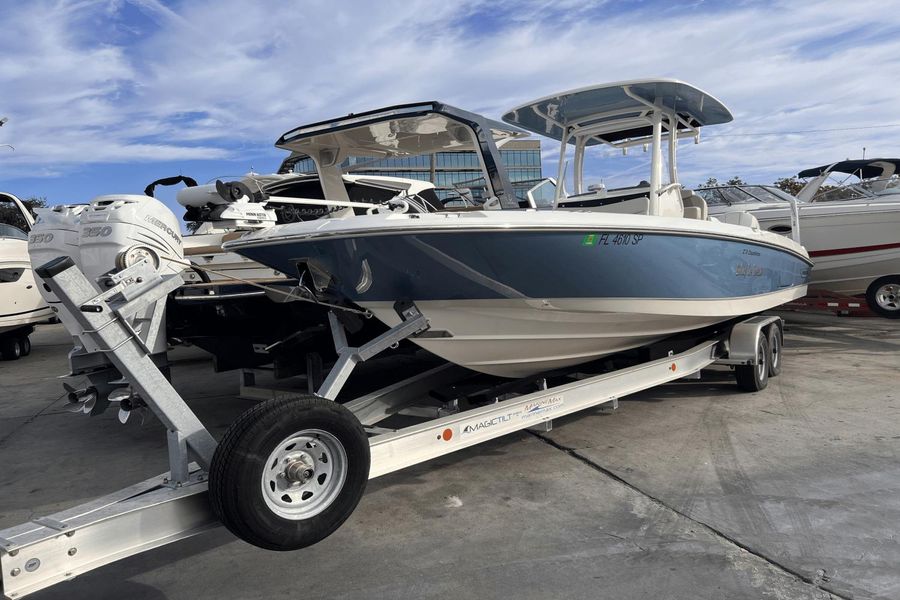 2020 Boston Whaler 270 Dauntless