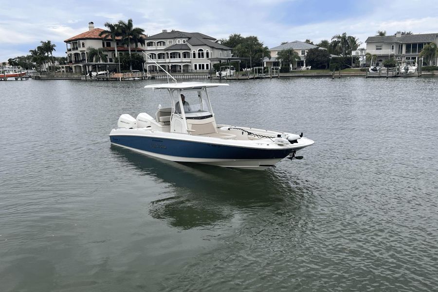 2020 Boston Whaler 270 Dauntless