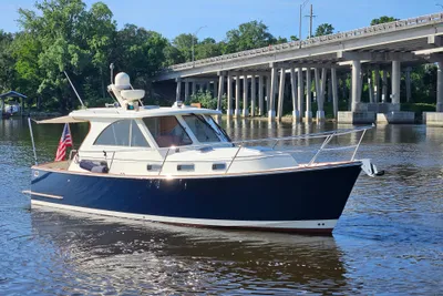 Legacy 32 Enclosed