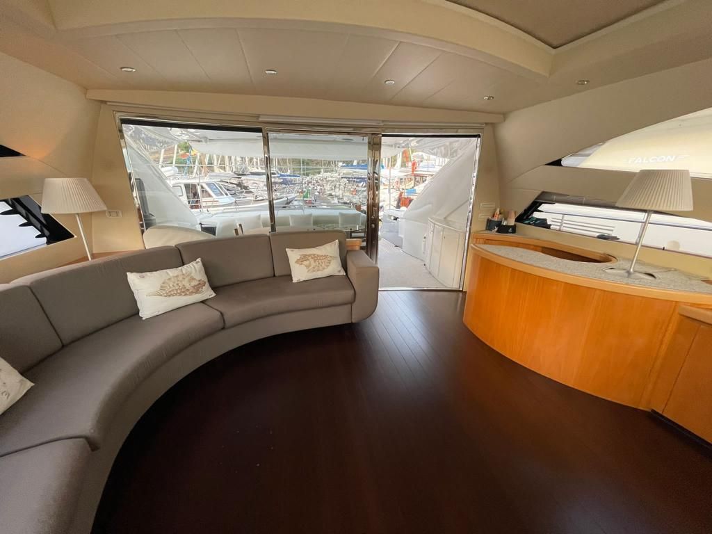 2005 Pershing 76 