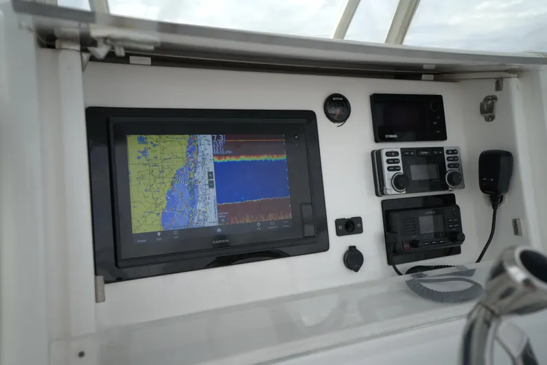  Yacht Photos Pics Boat dashboard with navigation and communication equipment, Invincible 33, 2012 model.