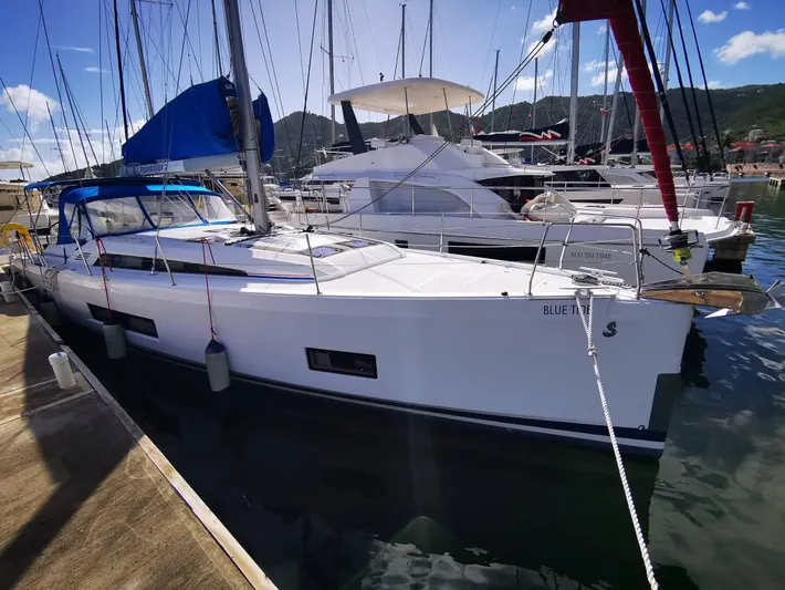 Blue Tide Yacht Photos Pics 