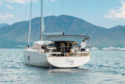 Moody 48 Deck Salon