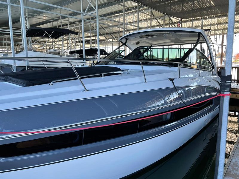 2017 Cruisers Yachts 38 Express