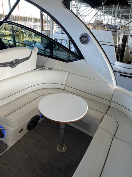 2017 Cruisers Yachts 38 Express