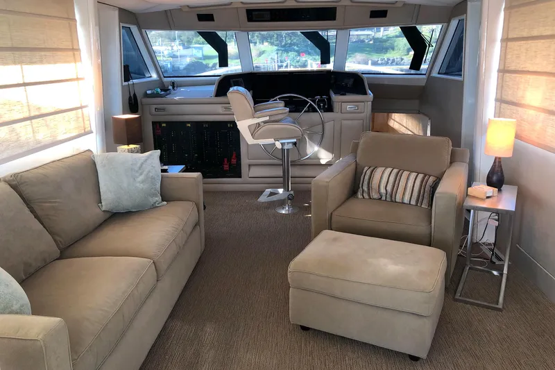 "focus" Yacht Photos Pics Interior of 1977 Hatteras 58 Yacht Fisherman with cozy seating and helm station.