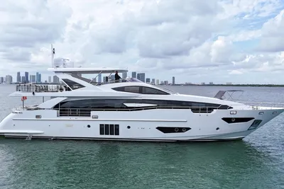 Azimut 30 Metri Raised PilotHouse