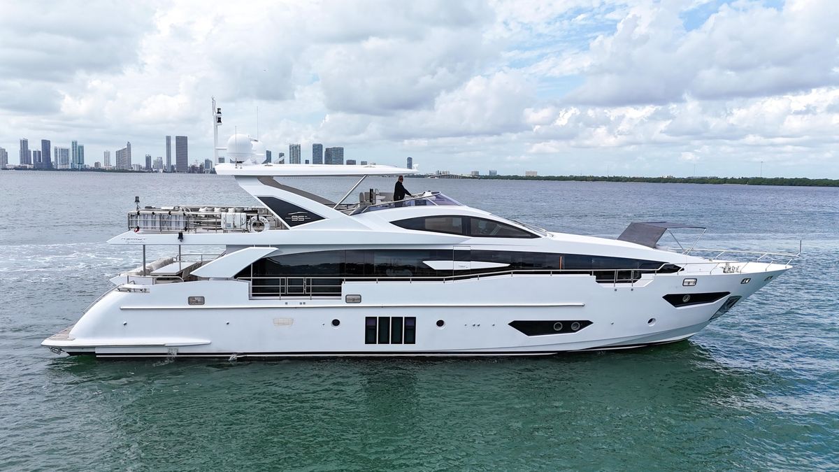 2017 Azimut 95 