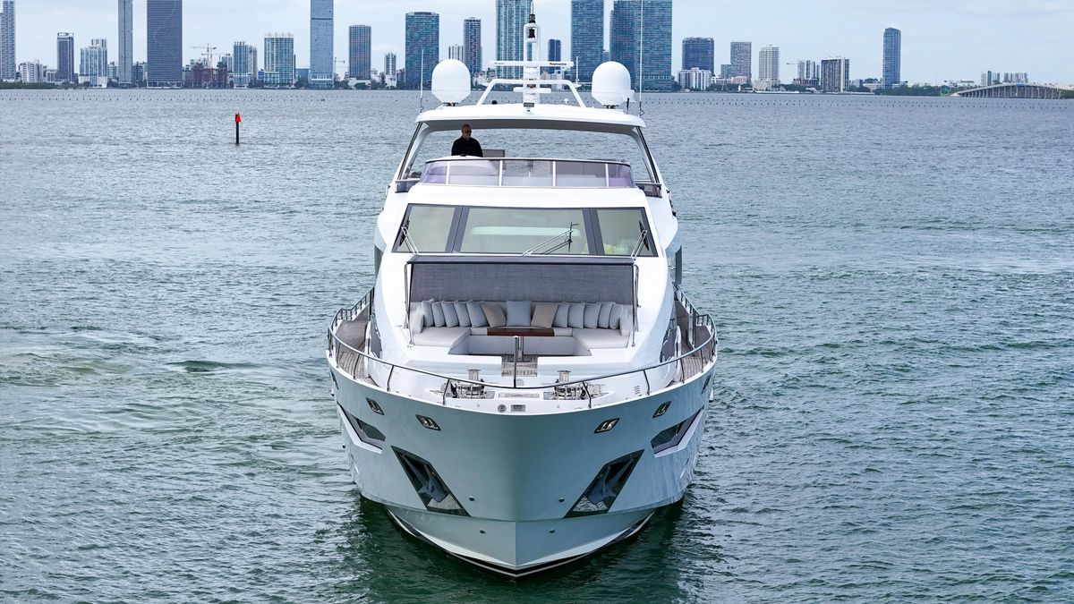 2017 Azimut 95 