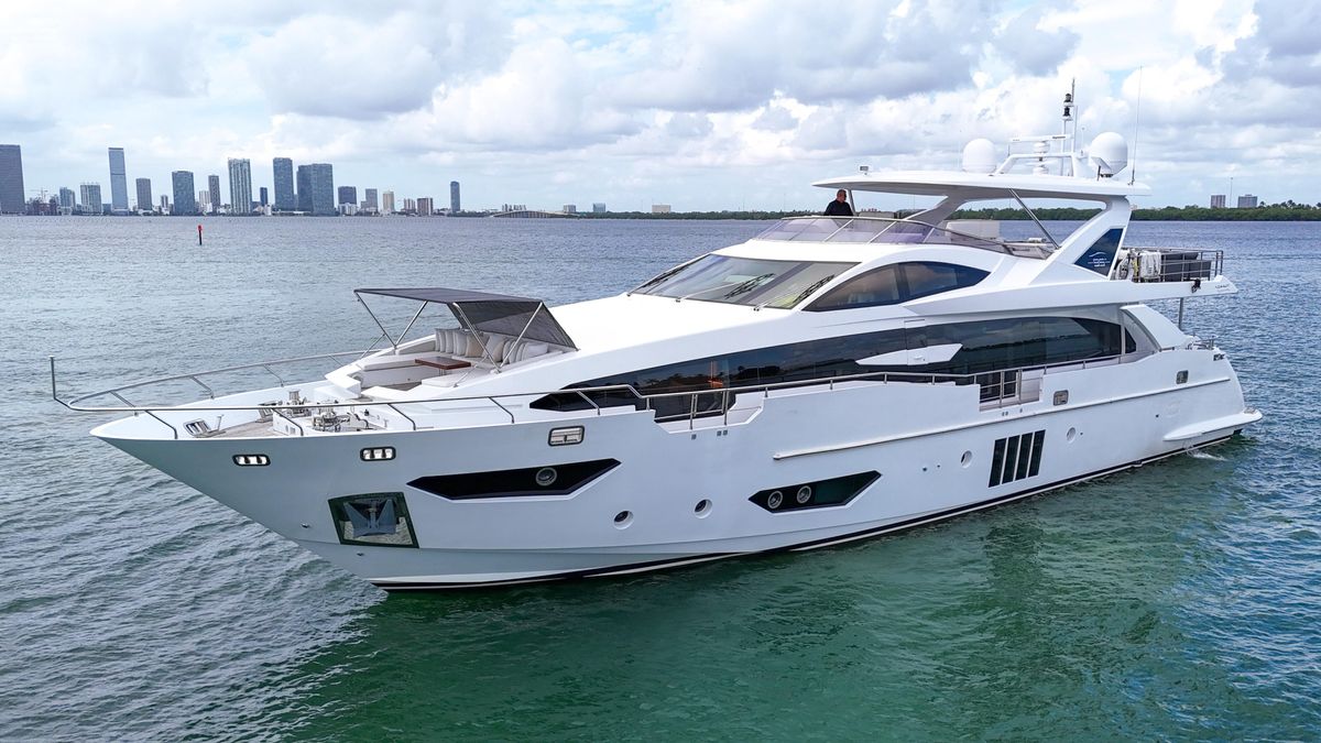 2017 Azimut 95 