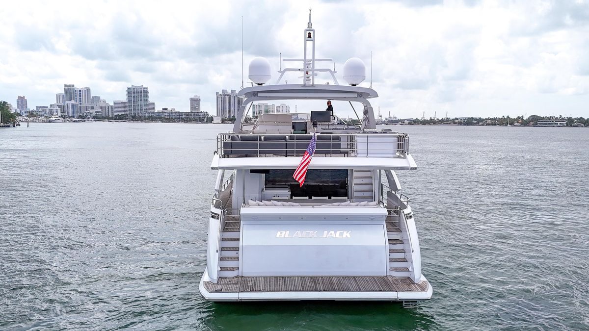 2017 Azimut 95 