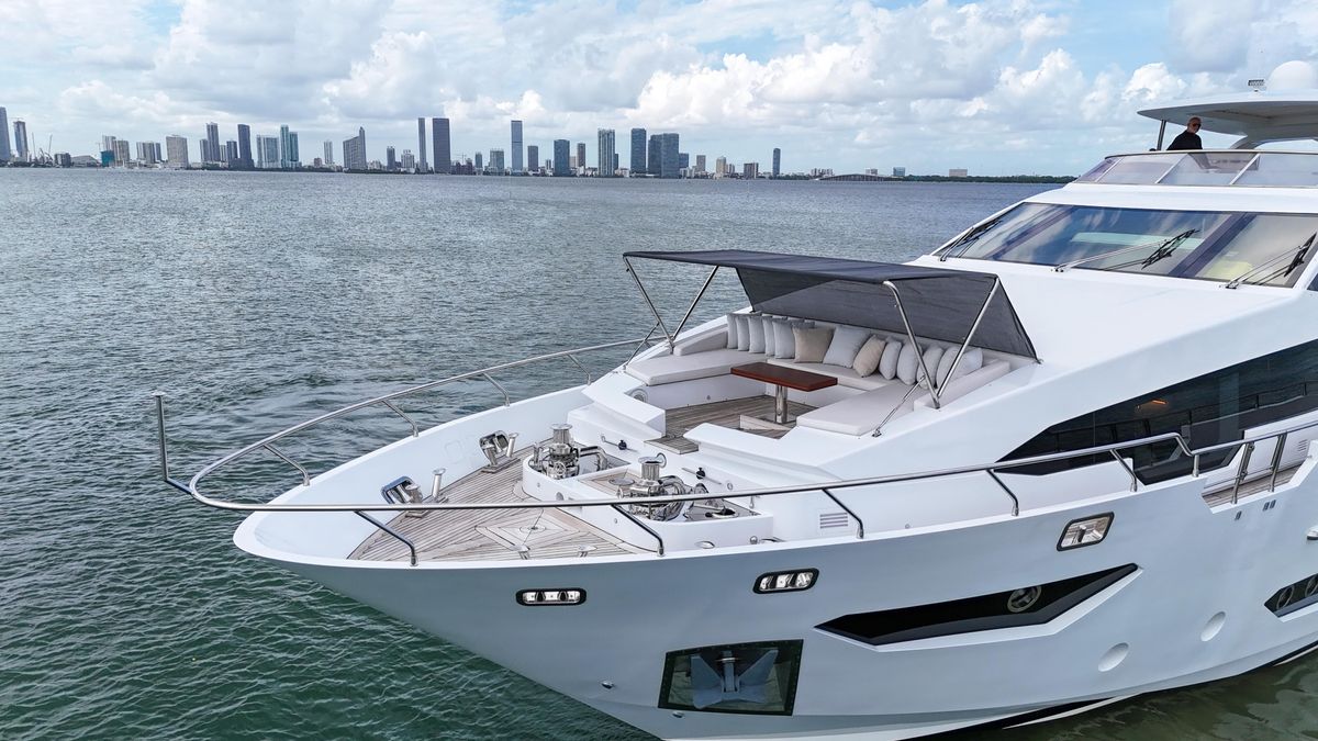 2017 Azimut 95 